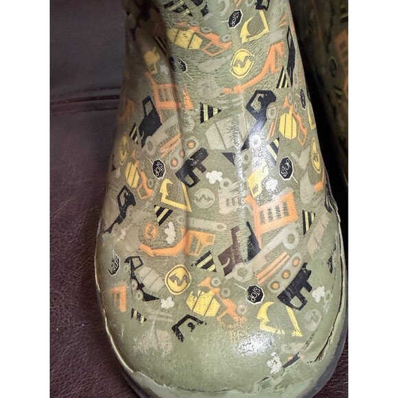 Bogs Kid's Classic II Insulated Rain Boots with Construction Vehicles Size 11 - Picture 4 of 8